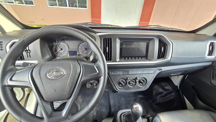 Khu vực ghế lái Tera 150S