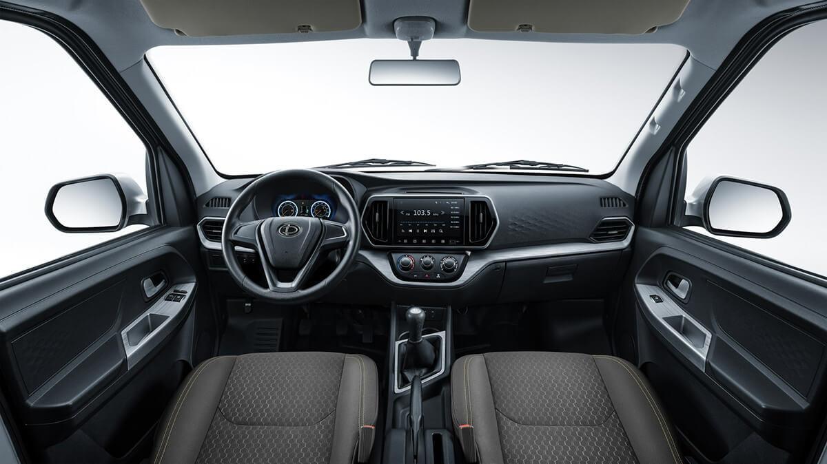 Màn hình trung tâm có kích thước 9-inch tích hợp các tính năng giải trí đa phương tiện