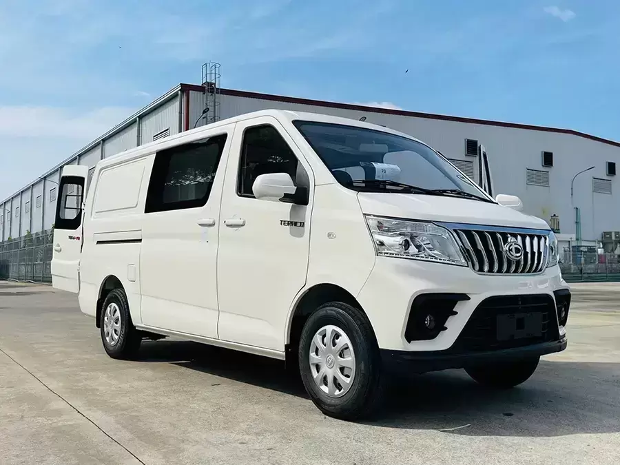 Tải Van Tera-V8 sở hữu khoang chứa hàng lên tới 5,8m³
